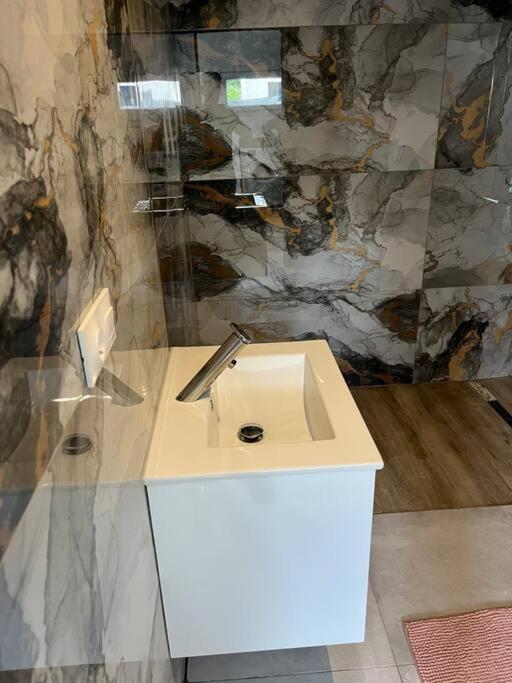 Maisonnette Avec Terrasse Avec Spa Privatif Lutterbach Zewnętrze zdjęcie