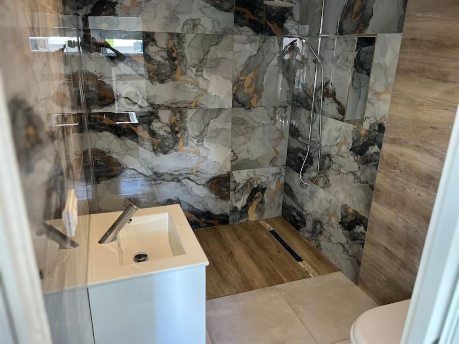Maisonnette Avec Terrasse Avec Spa Privatif Lutterbach Zewnętrze zdjęcie